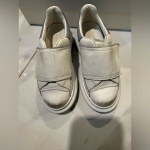 Alexander McQueen Kids White Leather Velcro Sneakers with Gray/ light blue Heel